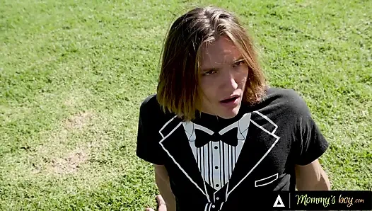 Mommy's boy - memek bahenol payton preslee si cewek semok yang lagi sange ini dientot habis-habisan sampai matanya merem melek