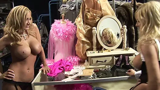 Four horny lesbians have hot lick session on the sofa