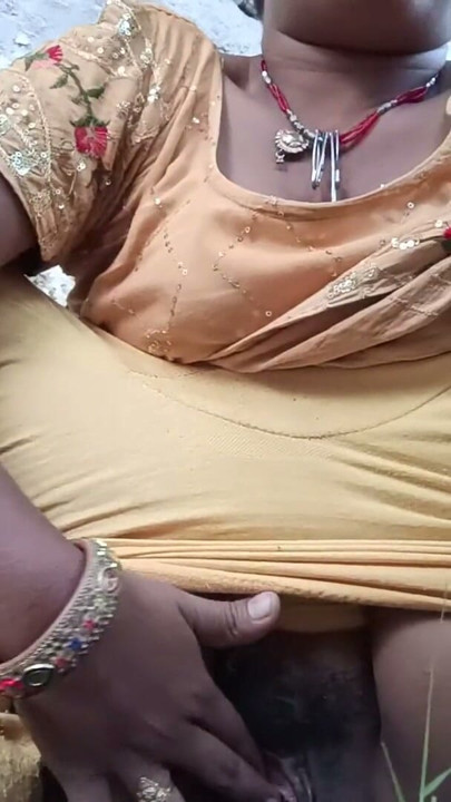 Bhabhi ko nahi mila land to bhabhi ne finger se nikala Pani | Clip 1