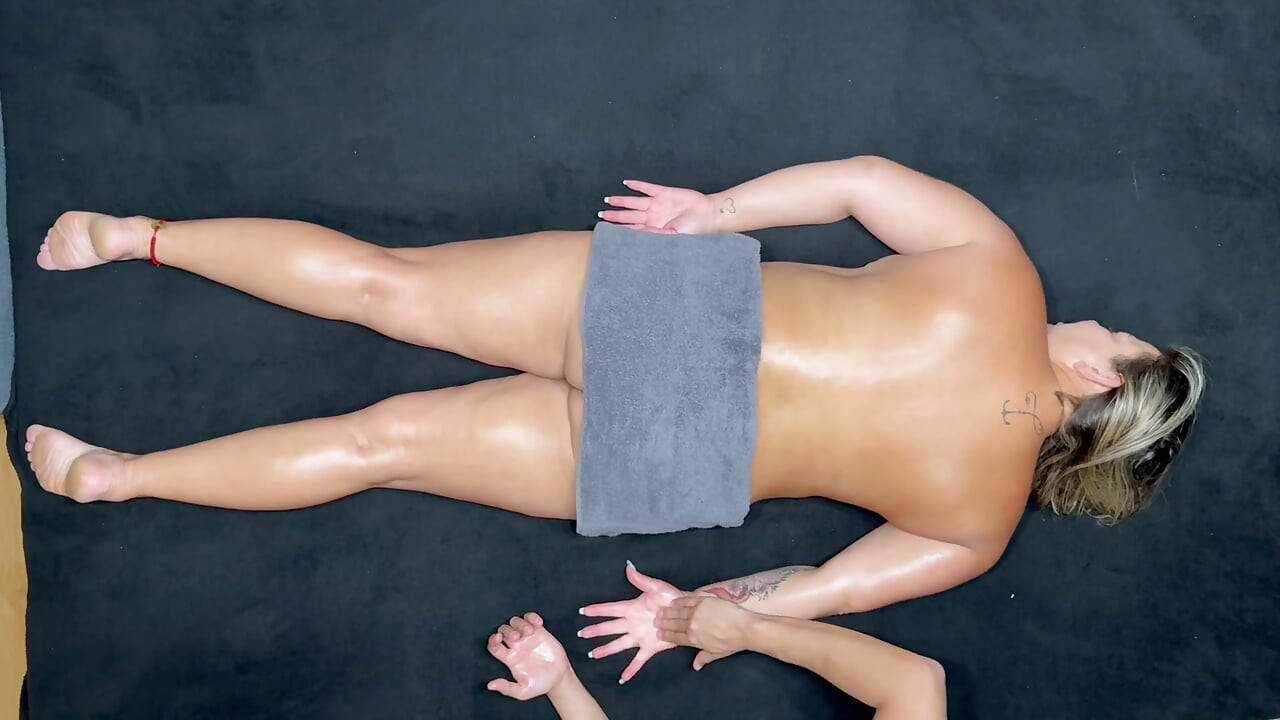 A Rich, Sensual Massage Ends in Sex and Masturbation Until Climax.