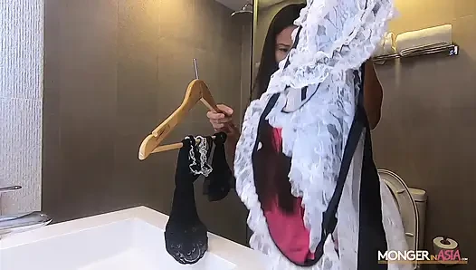 Tattooed Pinay Serves Big Dick With High Price