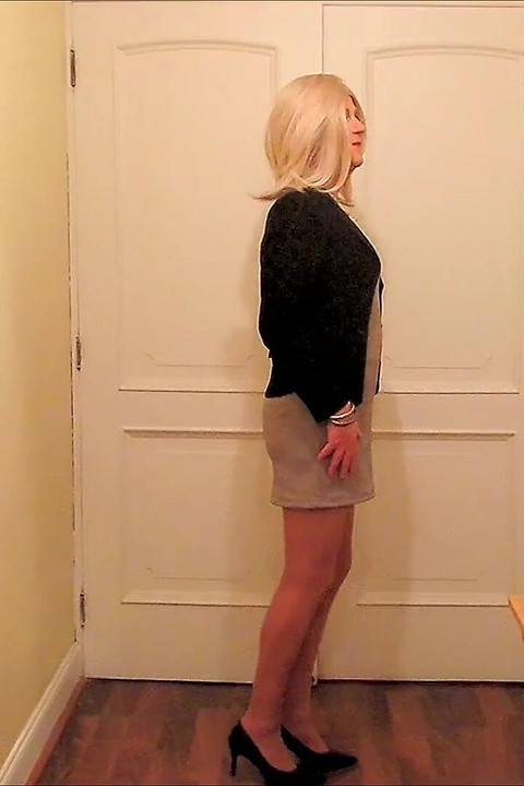 Crossdresser Fernanda Gomez Blondie in Home