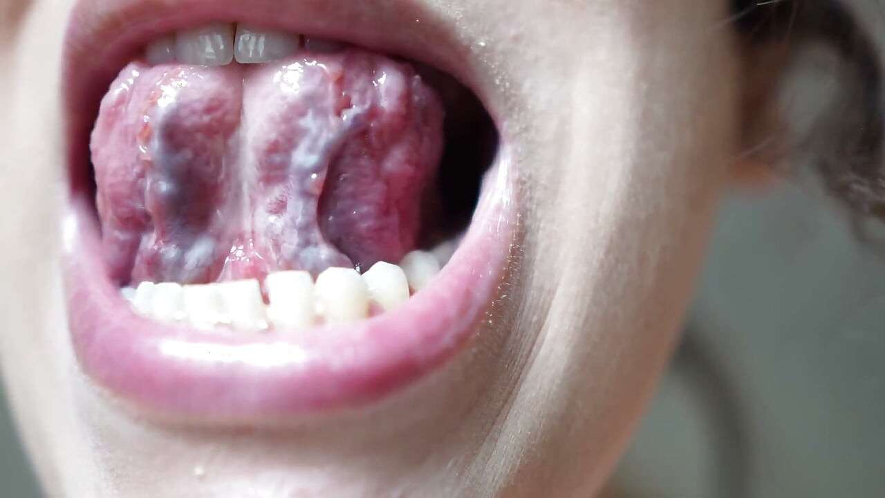 I Have a Mouth and Tongue Fetish, and I Show the Veins on My Tongue.