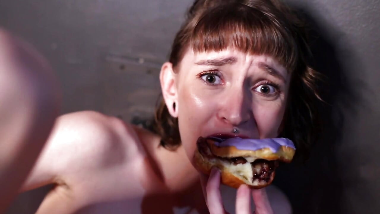 Makan Donuts dan pancut mani