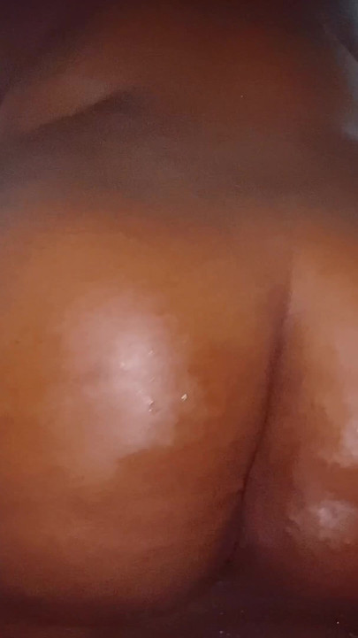 Minha bunda grande vê o pau do anel por trás
