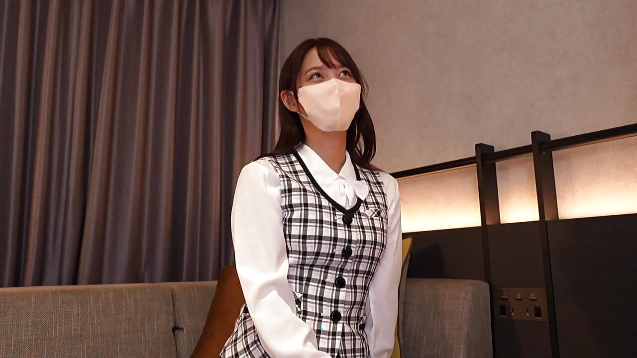 Part 2 Spotty at work... The perverted woman who secretly licked her dick in the toilet at work was a receptionist at a car dealership. Sakura
