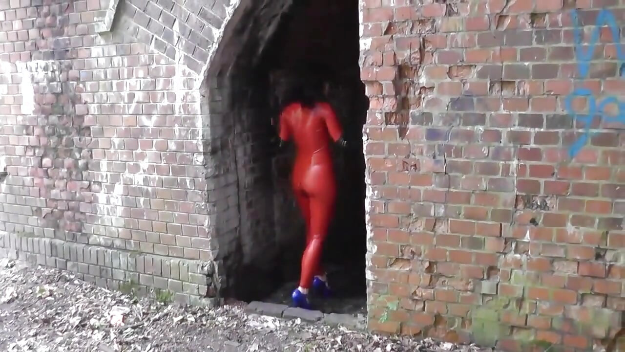 Drăguță legată și legată cu bilă