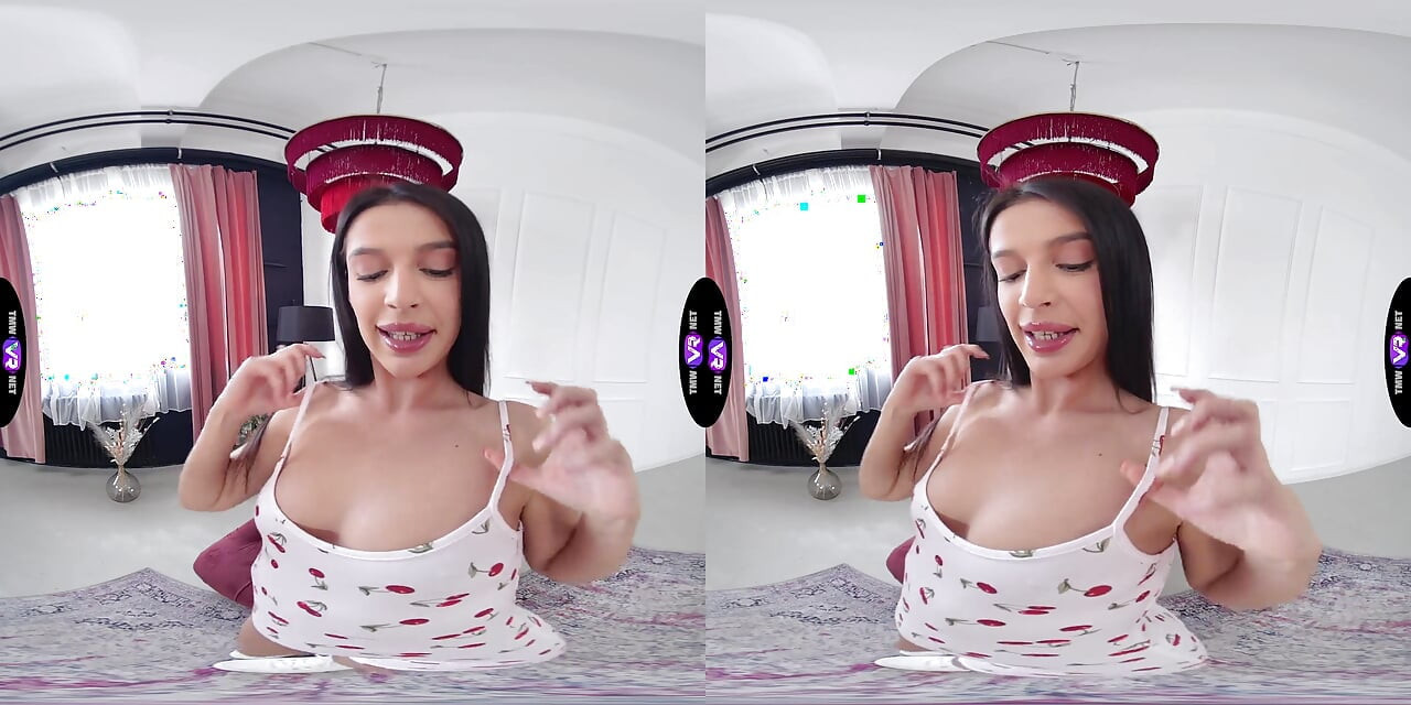 Show privado de moda de Asandra Dewy se transforma em masturbação fumegante - TeenMegaWorld