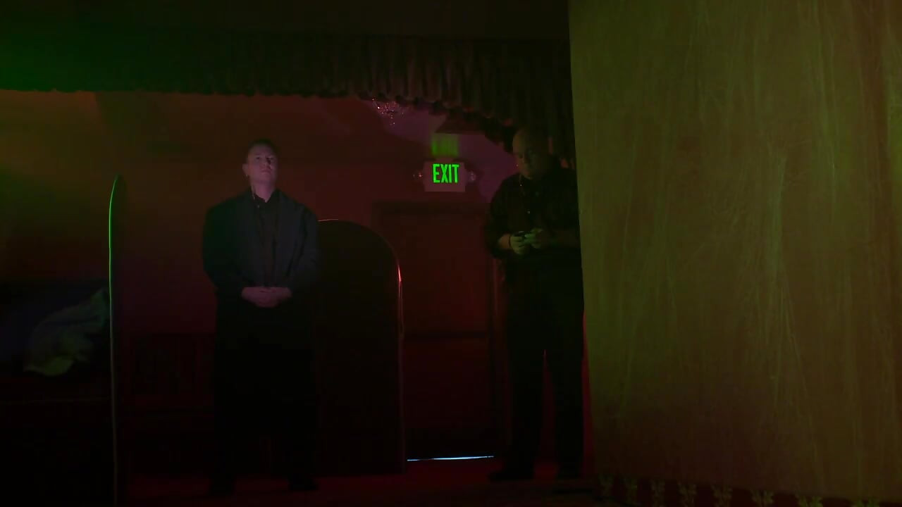 Casting untuk menganjurkan pesta seks