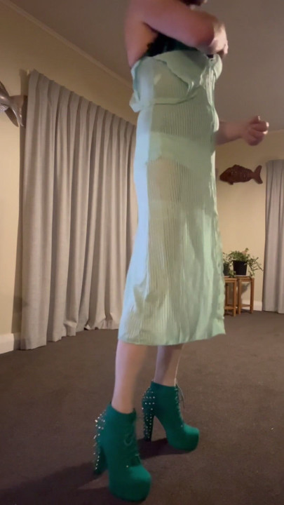 Emerald green lingerie and matching heels | Clip 1