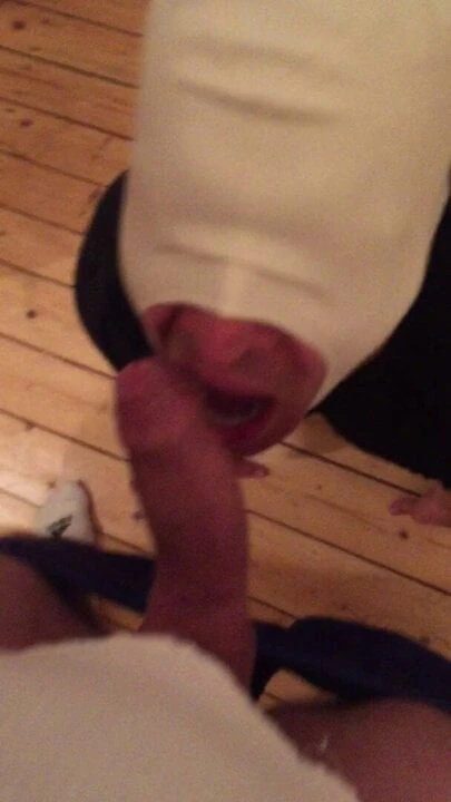 spermagierige geile Stute schluckt 2