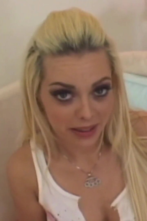Starla Sterling Smoči Pičku i Dobiva Žestoko i Duboko Jebanje