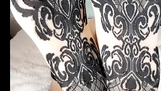 Jemand mag es, anal-masturbation mit meinem Dildo zu beobachten, während er halterhohe strümpfe trägt?