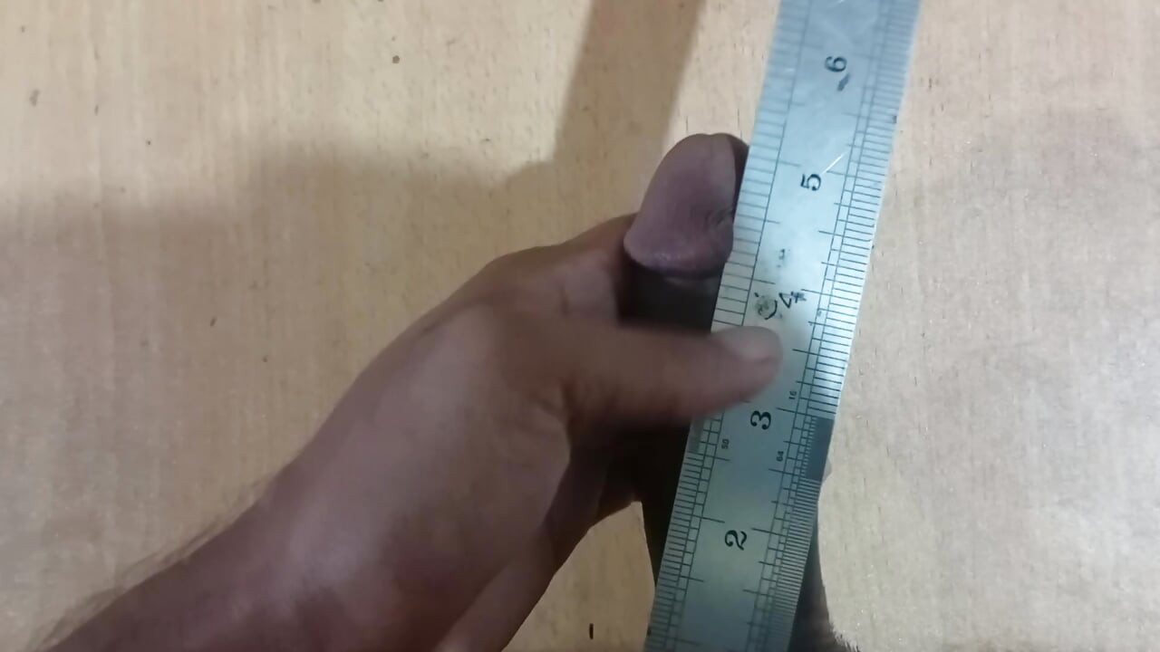 Desi boy Measure your own weight with a scale.
