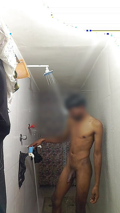 Bathroom me nage nahane wala video