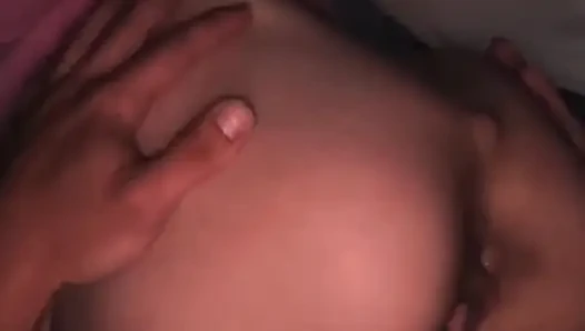Biseksüel çift için ayak işini ve göt zevkini takip eden inanılmaz ateşli ayak parmaklarını emiyor
