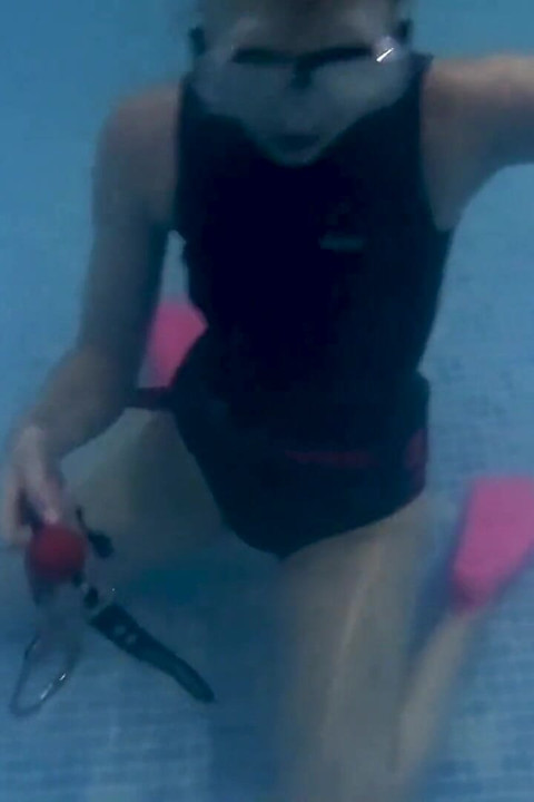 Bondage unter wasser, kink & sperma in meinem engen neoprenanzug