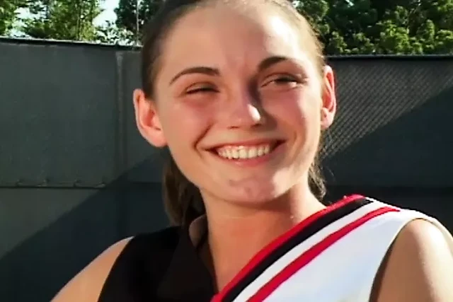 Two teens start lesbian masturbation on the tennis court