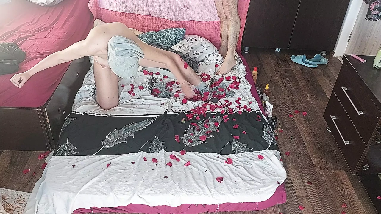 Foreplay in the bedroom with an amateur couple. Amateur MILF does yoga naked, hairy pussy, big ass, big tits.