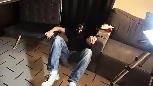 Altın Bebek Yakalanan Hırsızı Sert Tekmeliyor Ve Domine Ediyor