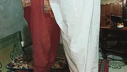 Сводная сестра просит сводного брата притормозить, потому что она устала кончать