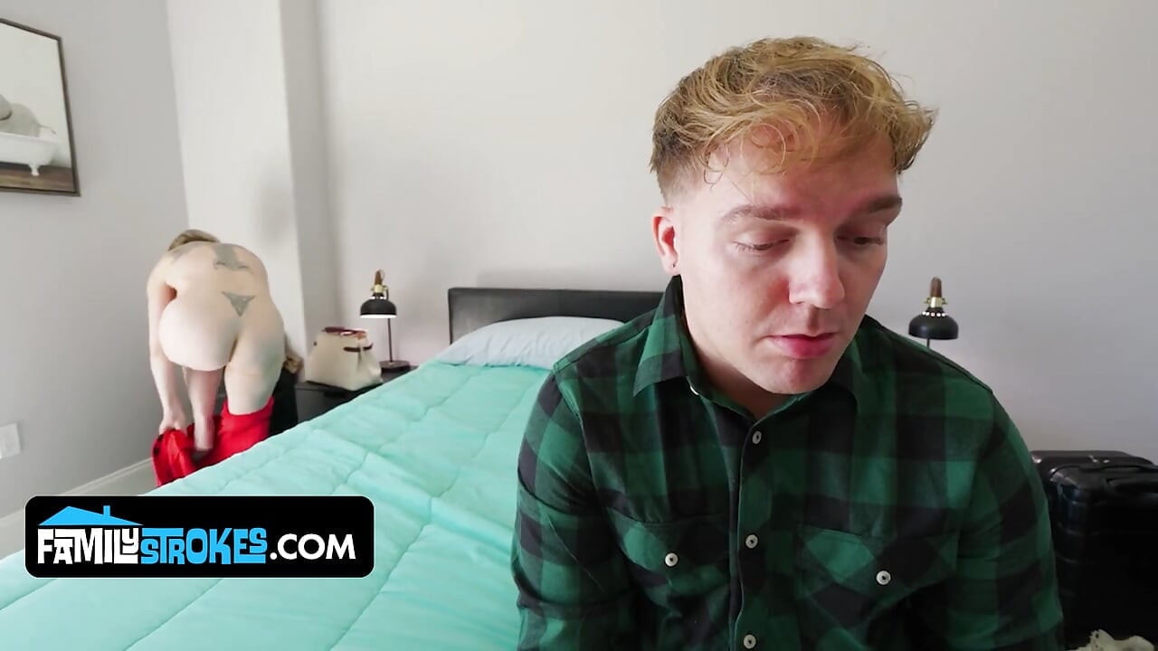 Busty Curvy Stepmom Dee Williams Gets Facial From Hung Stepson