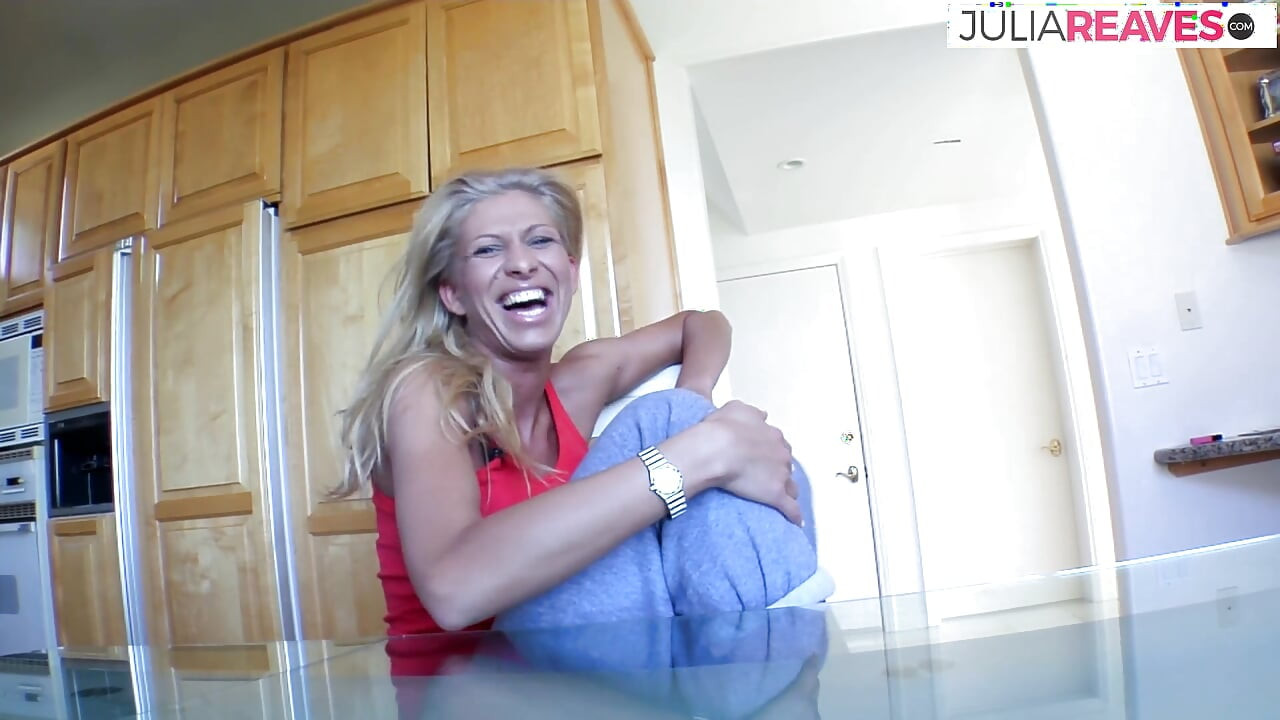 Hot slut tears her pussy apart with a massive dildos hard thrusts