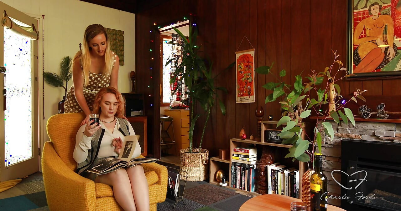 Tentată cu Charlie Forde, Kim Ejaculează