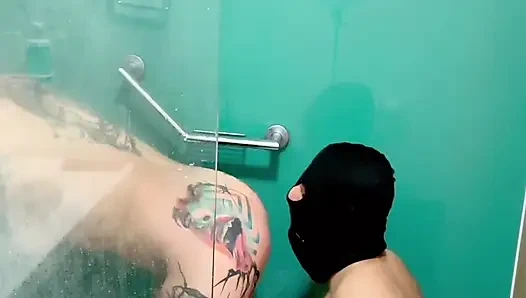 Принимает и дает золотой дождь плюс трах