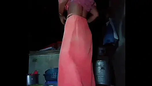 Selbstgedrehte masturbation in quarantäne von einer 18-jährigen asiatischen frau mit zöpfen