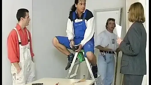 За немецкими дверями усердно трахают