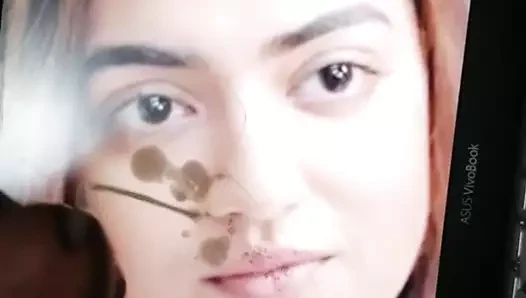 Nazriya hayranlarının isteği üzerine boşalmak