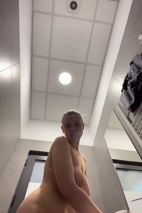 Prima dată cu penetrare dublă în public