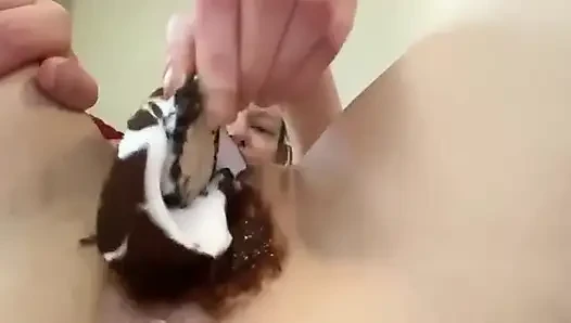 Мелани с огурцом и другими вещами
