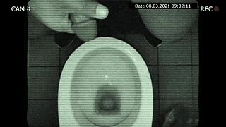 Kamera in Toilette abgespritzt