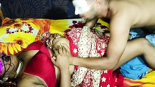 Desi vhabi bersetubuh keras dan kotor berbicara dengan pacarnya.