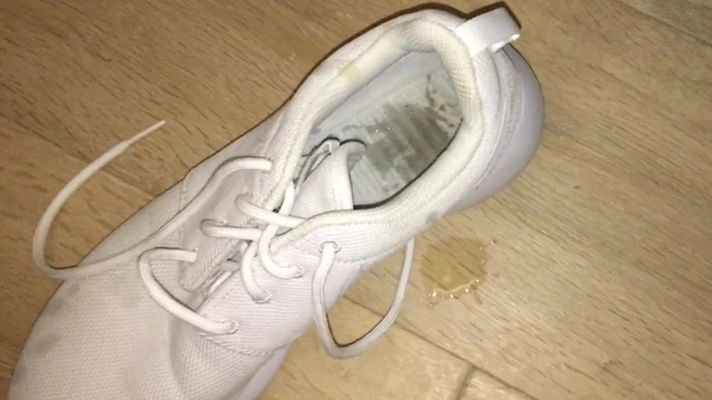 Cum in nike sport sneakers