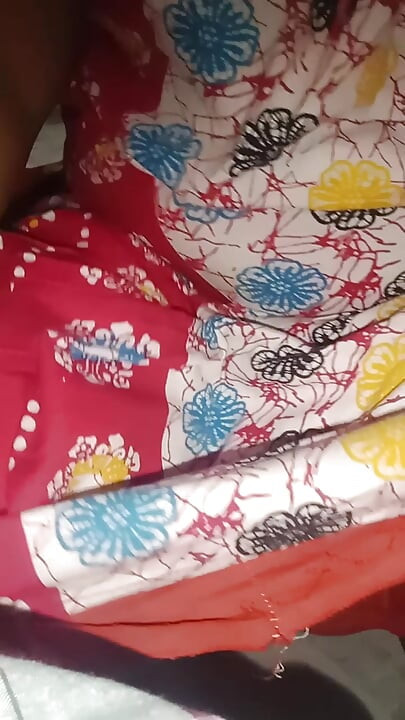 Hermosa tía tamil deja que el marido videotele sus partes privadas