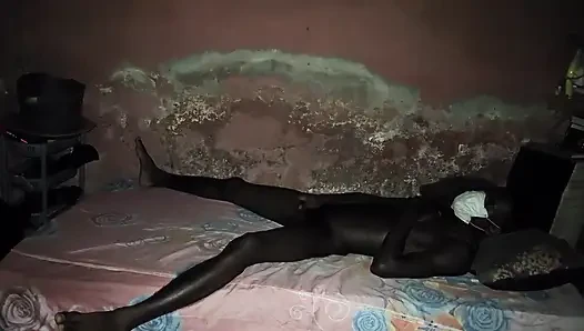 Gece yarısında yatağını sikerken kötü bir şey yok