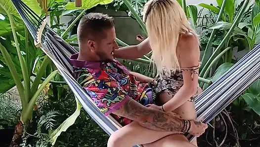 Kızıl saçlı renkli saçlı sarışın