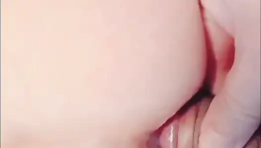 Sabrinahole si cewek nakal yang lagi sange berat ini lagi asik ngentot kontol besar sampai matanya merem melek