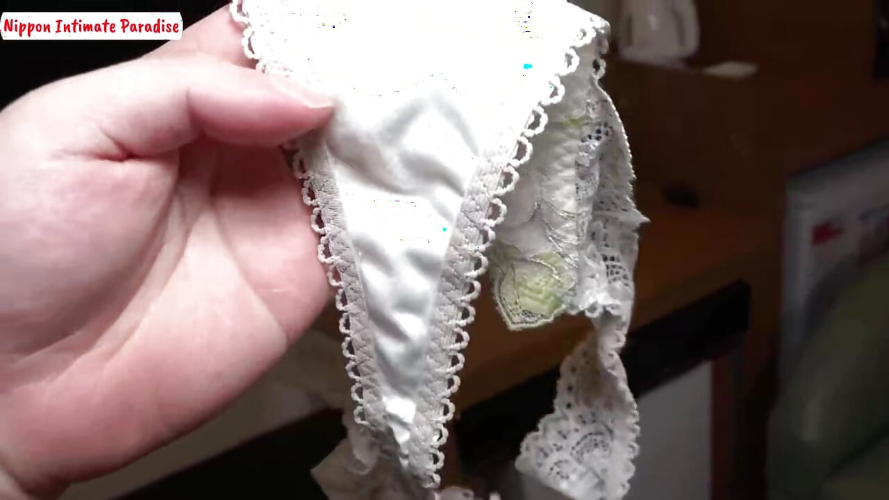 날씬한 민감한 아름다움은 겨울 밤 내내 야생으로 간다. 딥 인사이드 두 번, 친밀한 POV 뷰!