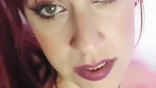 Shyyfxx en iyi arkadaşın gözlüğüyle yarağını sertleştiriyor ve dans ediyor! Role Play P1