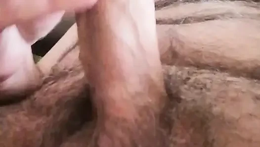Elinizi yukarı ve aşağı kaldırın ve tüm sert sikinizi mastürbasyon yapın!