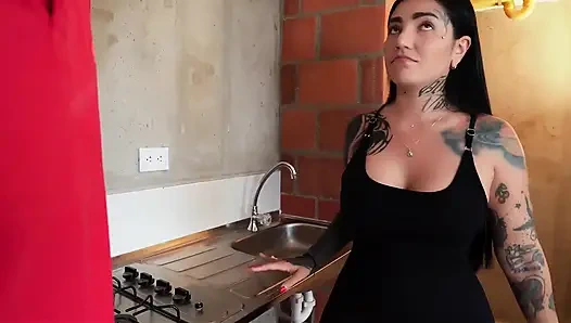 Saya Tersedak Penis Kakak Tiri Saya Di Apartemen Barunya