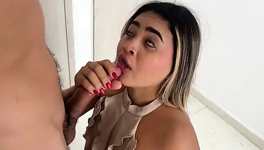 Огромный сперма на её лице