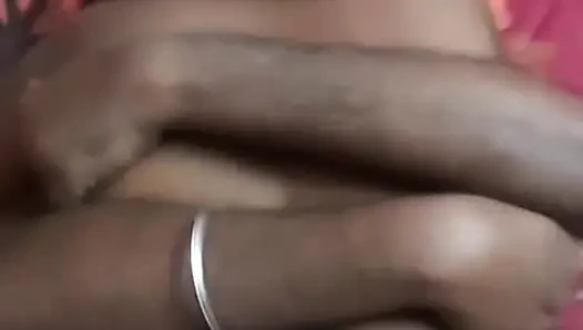 Sürtük evli kadın büyük götlü gavat ve boğa tarafından çifte sikiliyor ve amcık ateşli evli kadın mutluluk!