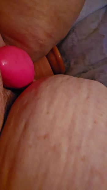 BBW MASTURBATING