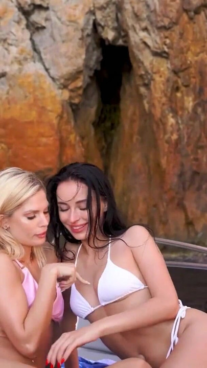 Назначения Неизвестное с порнозвездами Milena Ray и Candee Licious на LesbianSummer | Клип 1