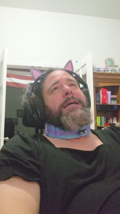 Ik ben een gecastreerde flikker. Ik verdien geen respect, alleen pikken en klaarkomen. Mijn doel is om gewillig op mijn knieën te dienen.